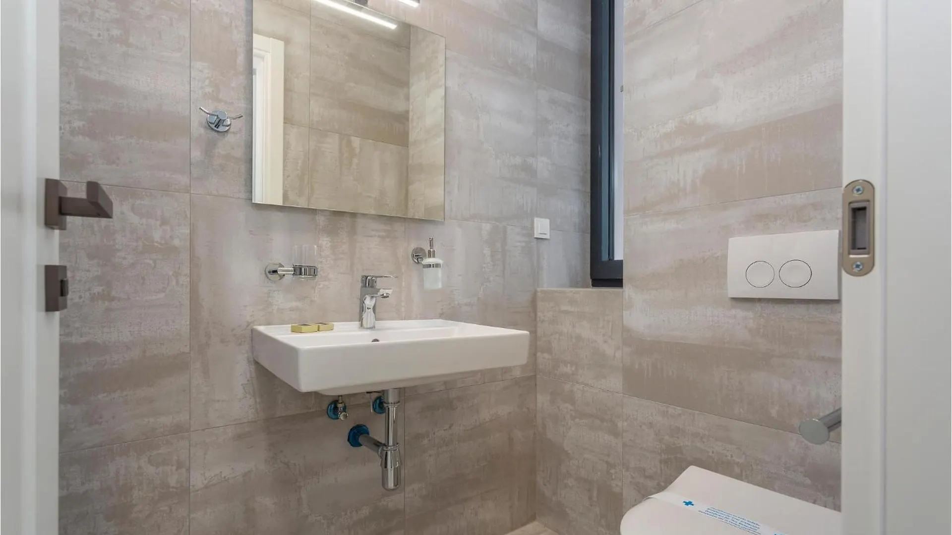 2 Bedroom Nice Apartment In Malinska