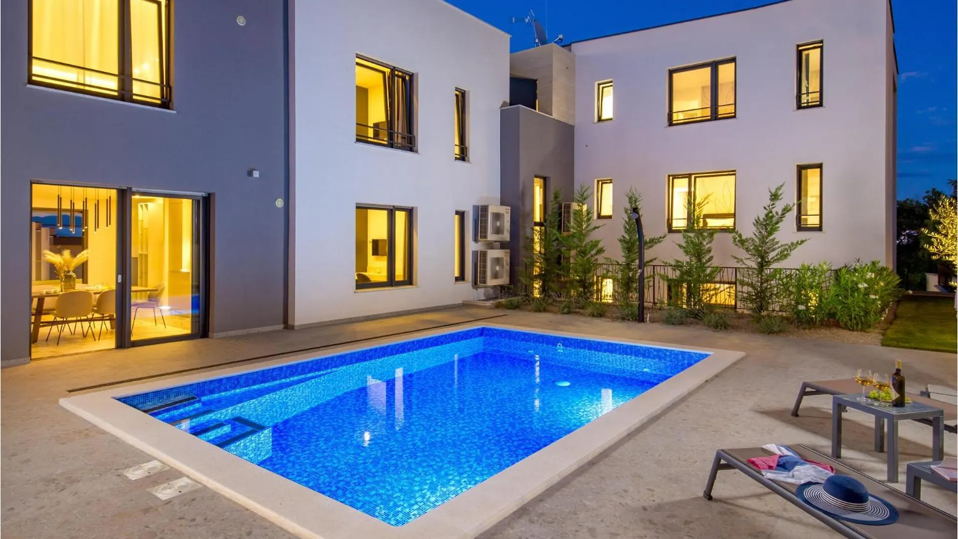 2 Bedroom Nice Apartment In Malinska